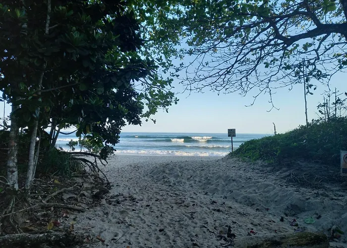 Suíte no Condomínio Itamambuca - Muito Perto da Praia !!!